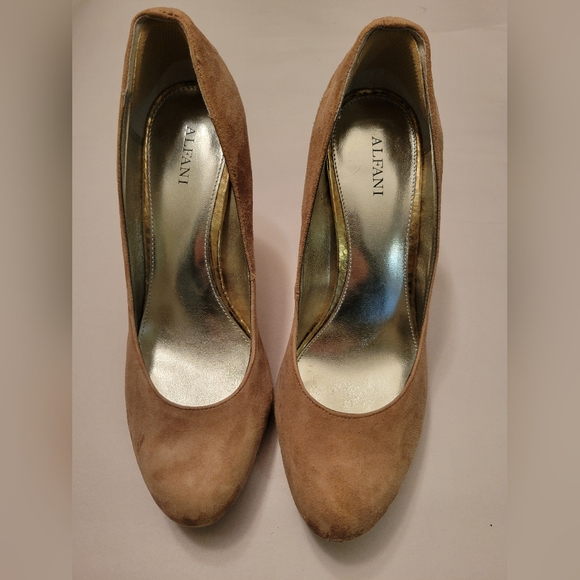 Alfani Tan Cork Heel Pumps - Picture 6 of 8